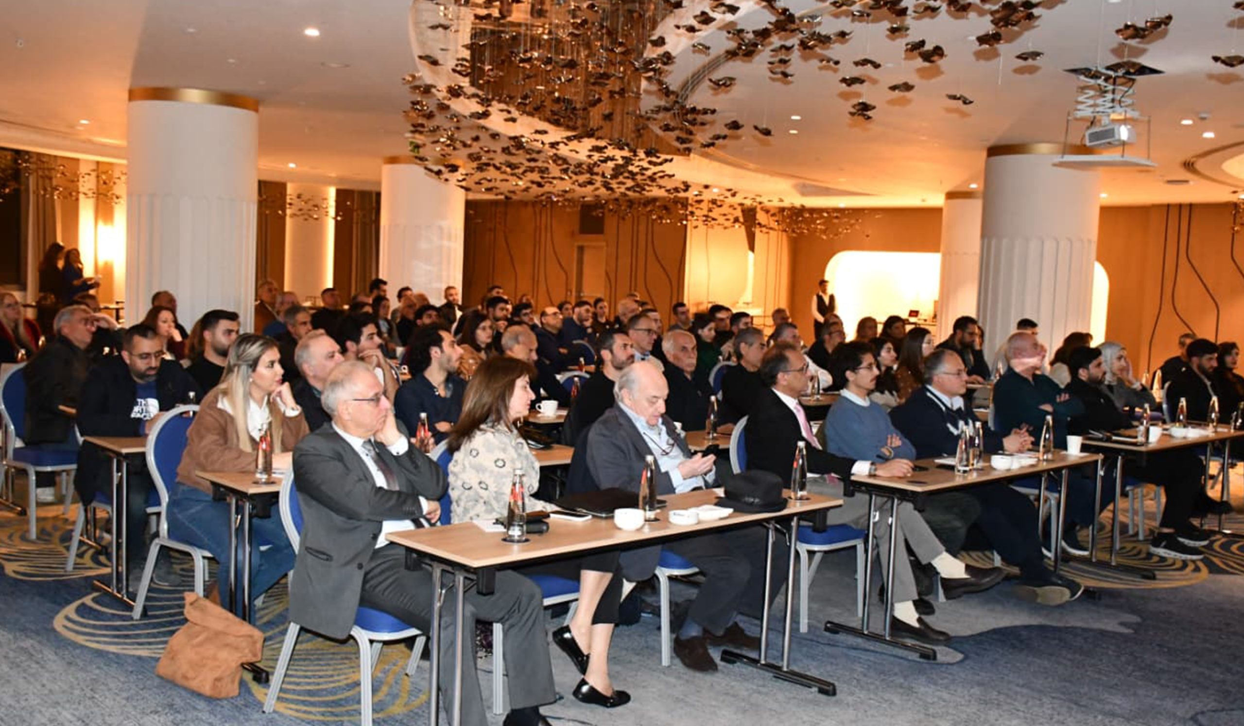 Advanced lecture: The intelligent  workflow: AI, dynamic  navigation, and  photogrammetry